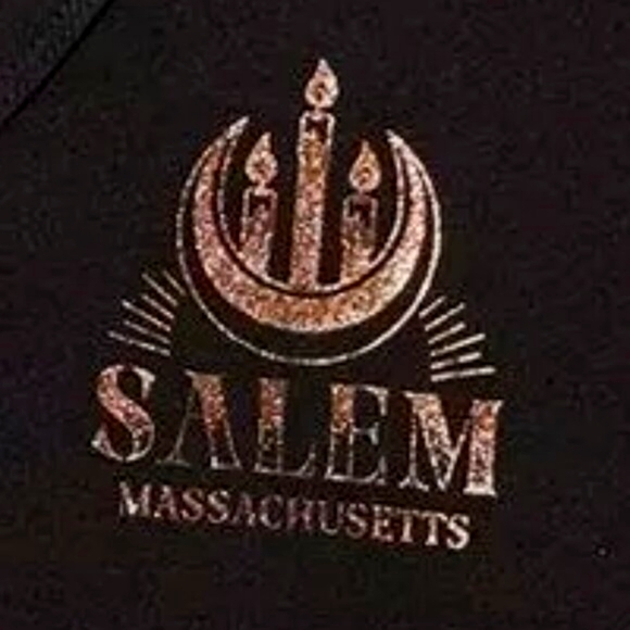 ♥️NWT VINTAGE TORRID TEE - SALEM MASSACHUSETTS APOTHECARY HALLOWEEN WITCH PLUS - Picture 4 of 12